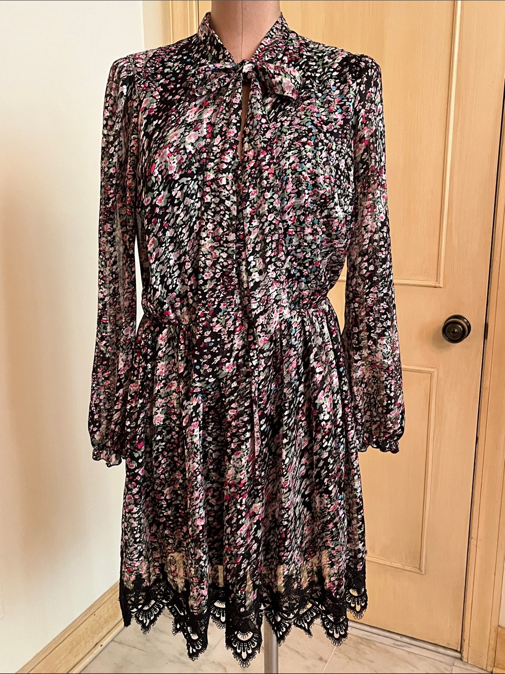 ALEXIA ADMOR Party Floral Black Lace Hem Tie Bow Neck Black/Pink L SLV Dress M